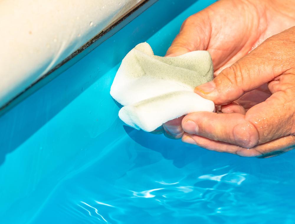 traitement-anti-algues-piscine